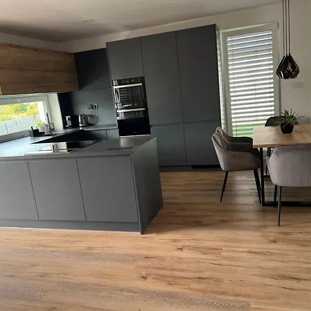 Moderny Stylovy Domcek S Virivkou-jacuzzi Prievidza