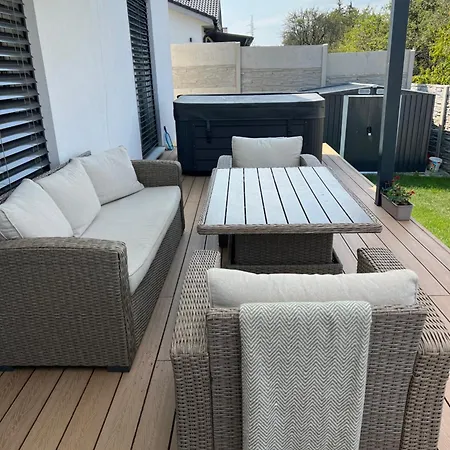 Moderny Stylovy Domcek S Virivkou-jacuzzi * Prievidza