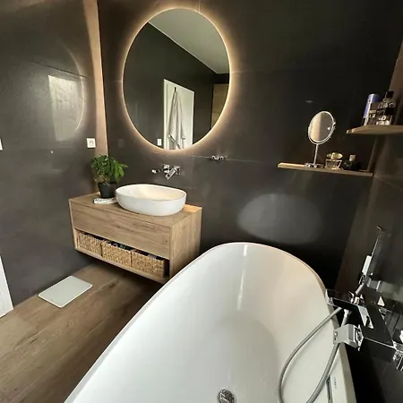 Moderny Stylovy Domcek S Virivkou-jacuzzi Prievidza