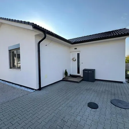 Moderny Stylovy Domcek S Virivkou-jacuzzi Prievidza