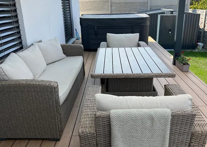 Moderny Stylovy Domcek S Virivkou-jacuzzi * Prievidza