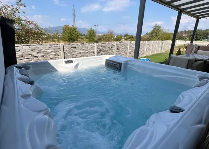 Moderny Stylovy Domcek S Virivkou-jacuzzi