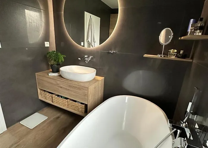 Moderny Stylovy Domcek S Virivkou-jacuzzi Prievidza