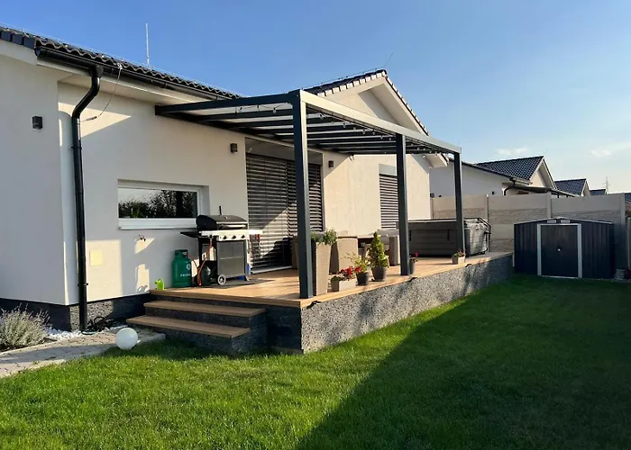 Moderny Stylovy Domcek S Virivkou-jacuzzi * Prievidza